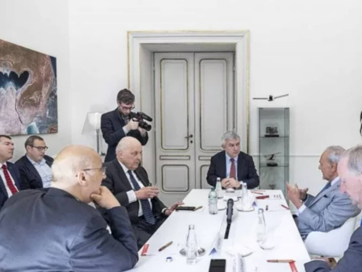 В Риме состоялась встреча бывших руководителей спецслужб США, Британии, Израиля и Саудовской Аравии. Главная тема обсуждения - война в Украине