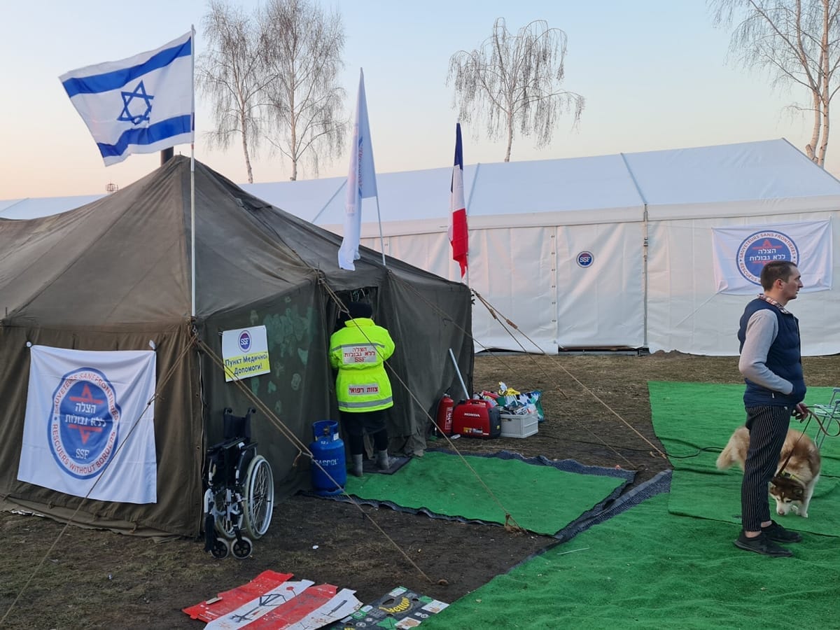 Украина: выставка, иллюстрирующая усилия евреев в тени войны "Разве я сторож брату моему?"