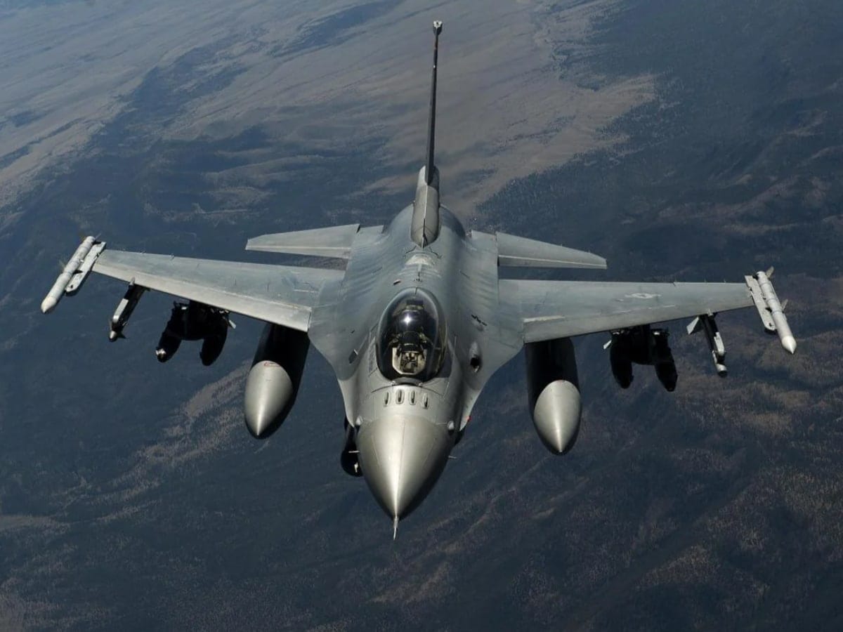 США одобрили отправку Украине истребителей F-16 от Нидерландов и Дании - Reuters