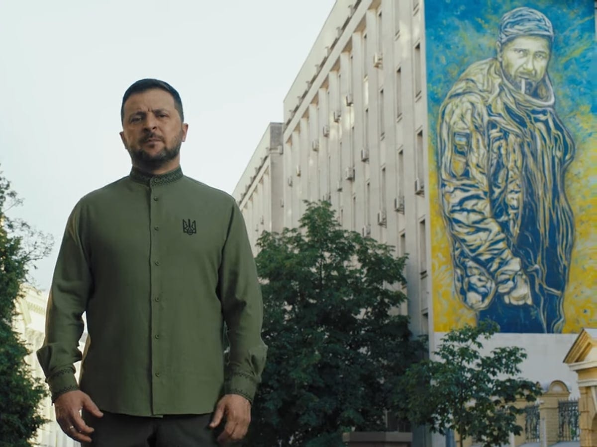 Украина в борьбе отмечает 32-ю годовщину Независимости - Поздравление Владимира Зеленского