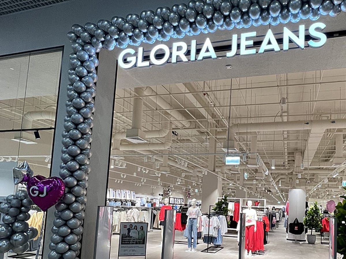 Российский ретейлер Gloria Jeans, финансирующий путинский режим и находящийся под санкциями Украины, сообщил о выходе на рынок Израиля