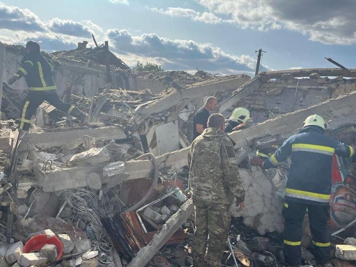 Новости Израиля Россия просто расстреляла кафе и магазин в Харьковской области: известно о 48 погибших, среди которых ребенок