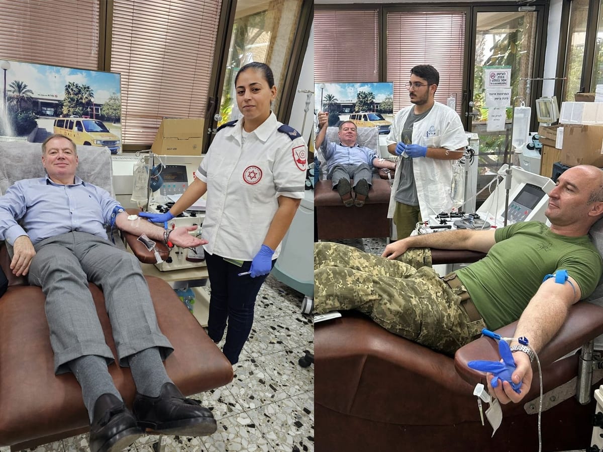 Новости Израиля Посол Украины в Израиле и украинские дипломаты, как и огромное количество израильтян, сдали кровь для бойцов ЦАХАЛа и раненых