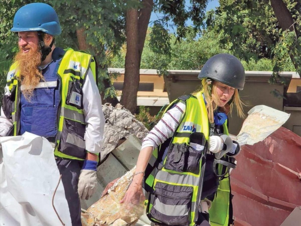 Новости Израиля Валери Дикштейн из Киева стала волонтером израильской службы сбора останков убитых ХАМАСом: "Не страшно? - Честно? Нет. Уже привыкла. Вы что, забыли где я живу? В Украине"