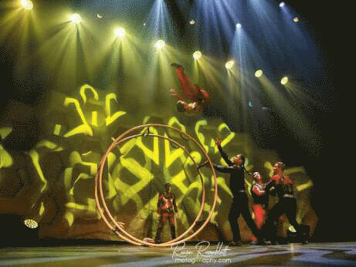 Новости Израиля Цирковые артисты из Украины и Израиля создали новогоднее шоу в память о погибшем в Газе израильском десантнике