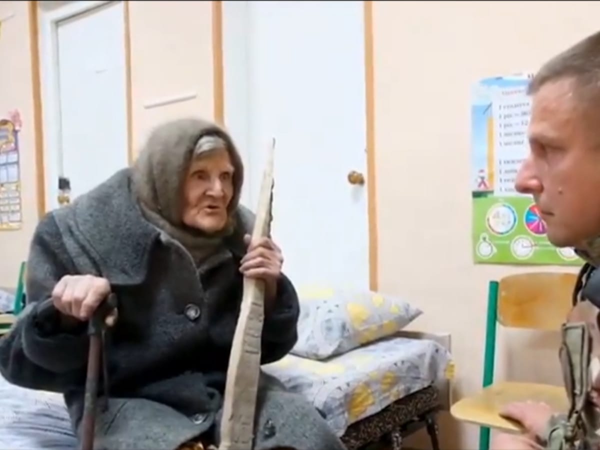 Израильский портал Walla: "Без воды и еды, под обстрелами: 98-летняя украинка сама прошла пешком 10 км от оккупированной Россией территории"