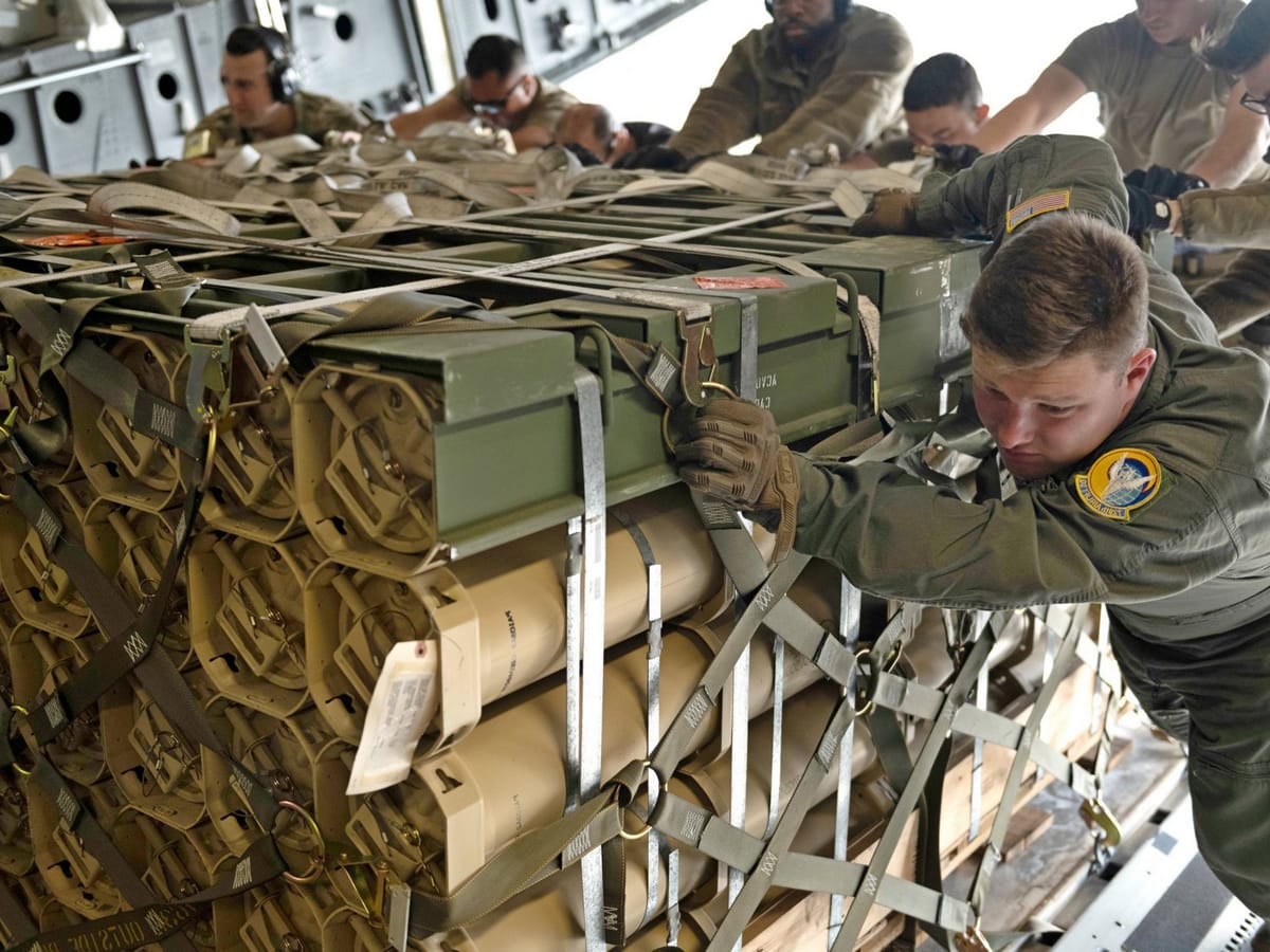 США увеличат финансирование закупки боеприпасов для Украины и Израиля до удвоенного объема - Reuters