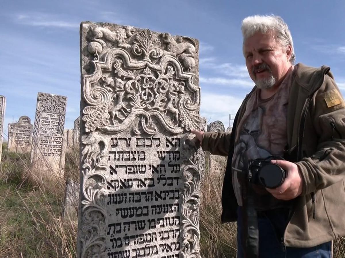 Видео: "Сатановский некрополь — один из старейших еврейских некрополей Украины" - репортаж украинского тв-канала