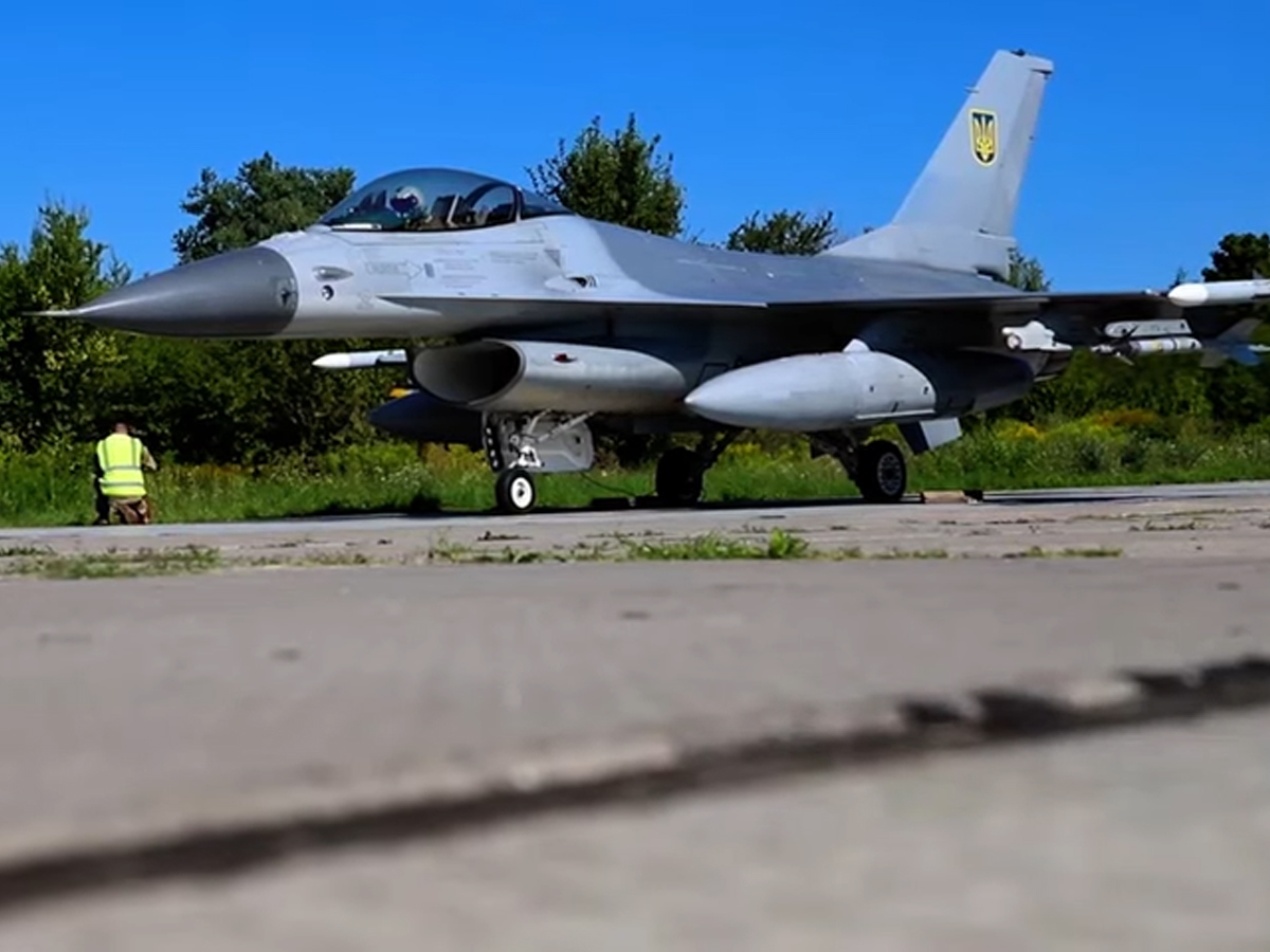 F-16 – в Украине: Зеленский показал первые западные истребители (видео)