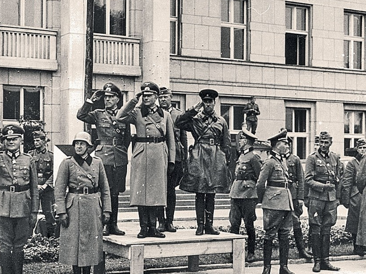 Два режима, два имени, одно лицо: 22 сентября - годовщина советско-нацистского парада в Бресте в 1939 - это открыло путь для начала Второй мировой войны и Холокоста