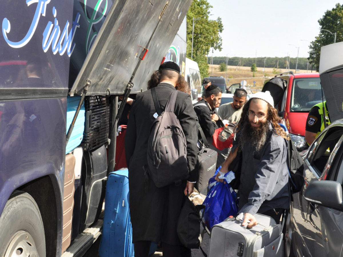 Хасиды в Умани: отмена рейсов, туристический сбор, запрет на алкоголь и пиротехнику. Что еще?