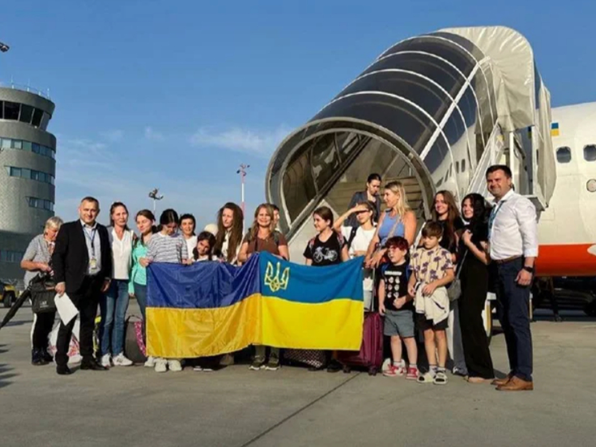 Украина эвакуировала из Ливана 25 своих граждан, включая 11 детей