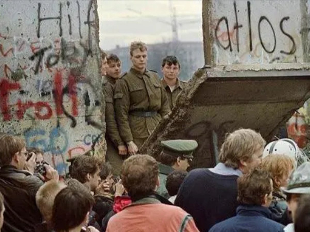 9 ноября 1989 пала Берлинская стена: спустя 35 лет российский имперский реваншизм снова угрожает безопасности не только Европы, но и всего мира новости Израиля 9 ноября 2024 НАновости 5