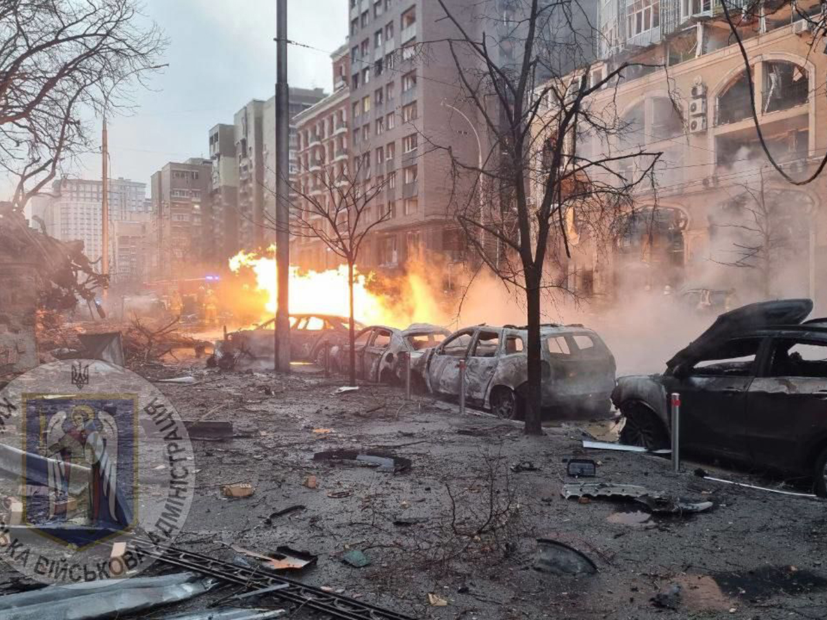 Террор в центре Европы: путинский террористичесикй режим атакует мирный Киев ракетами