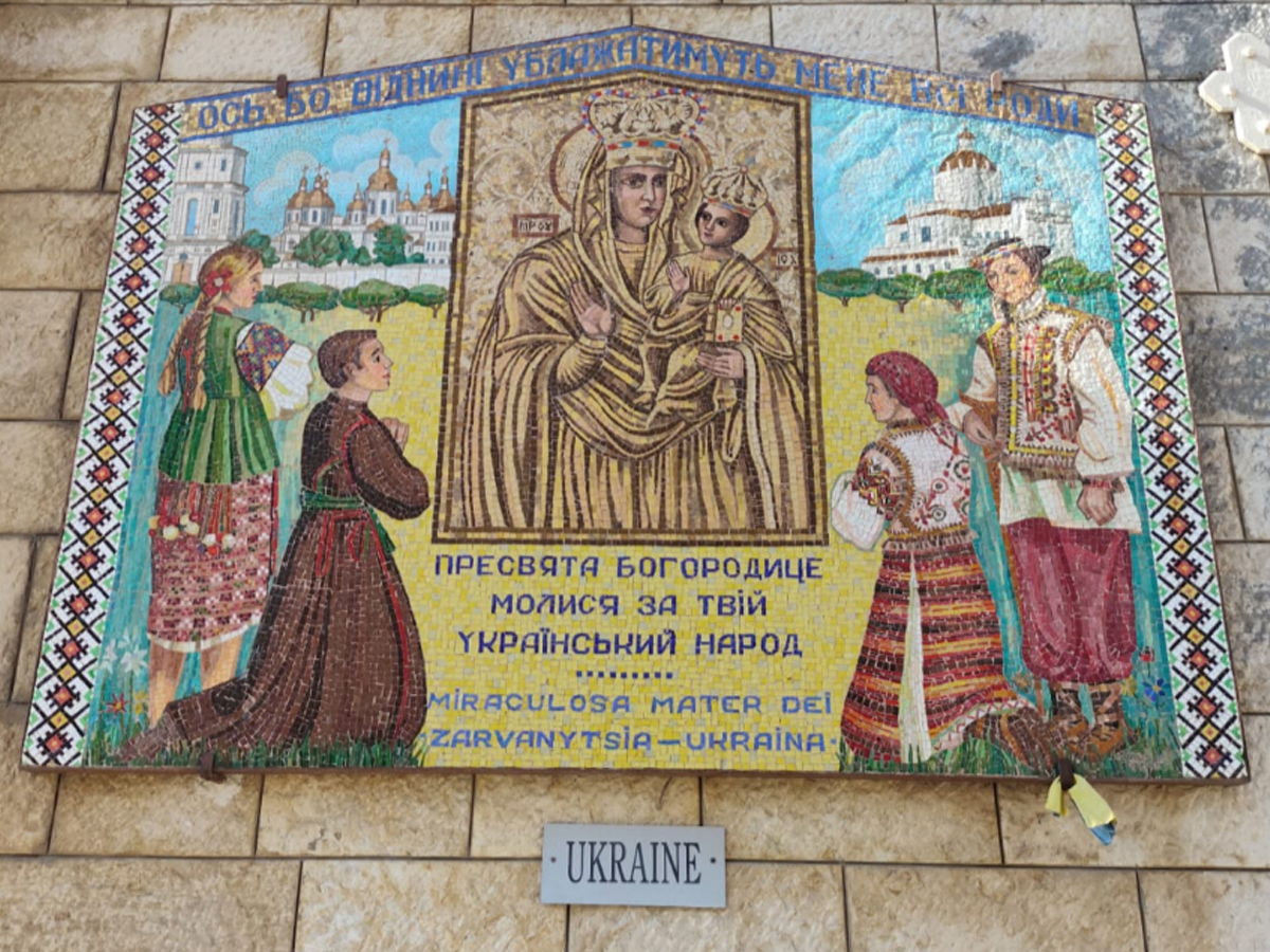 С 1976 украинская мозаика-икона "Зарваницкой Богородицы" в Назарете занимает одно из центральных мест в Базилике Благовещения - как так получилось? НАновости Новости Израиля
