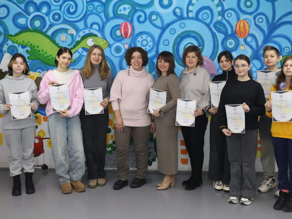 Видео: Проект «Окно в мир». Израильская художница росписывает укрытия в школах Украины - теперь в Василькове и Черкассах