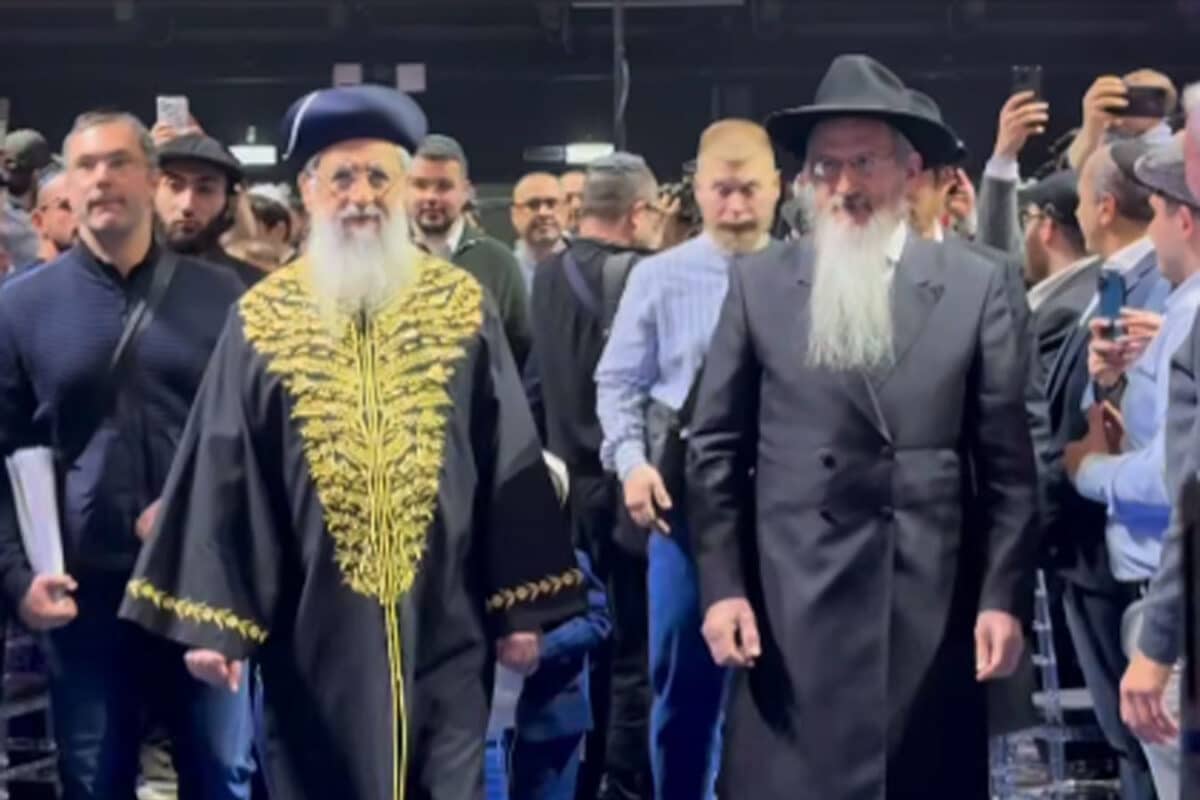 Пока евреев в Украине убивают российские ракеты, один из главных раввинов Израиля едет праздновать в Москву
