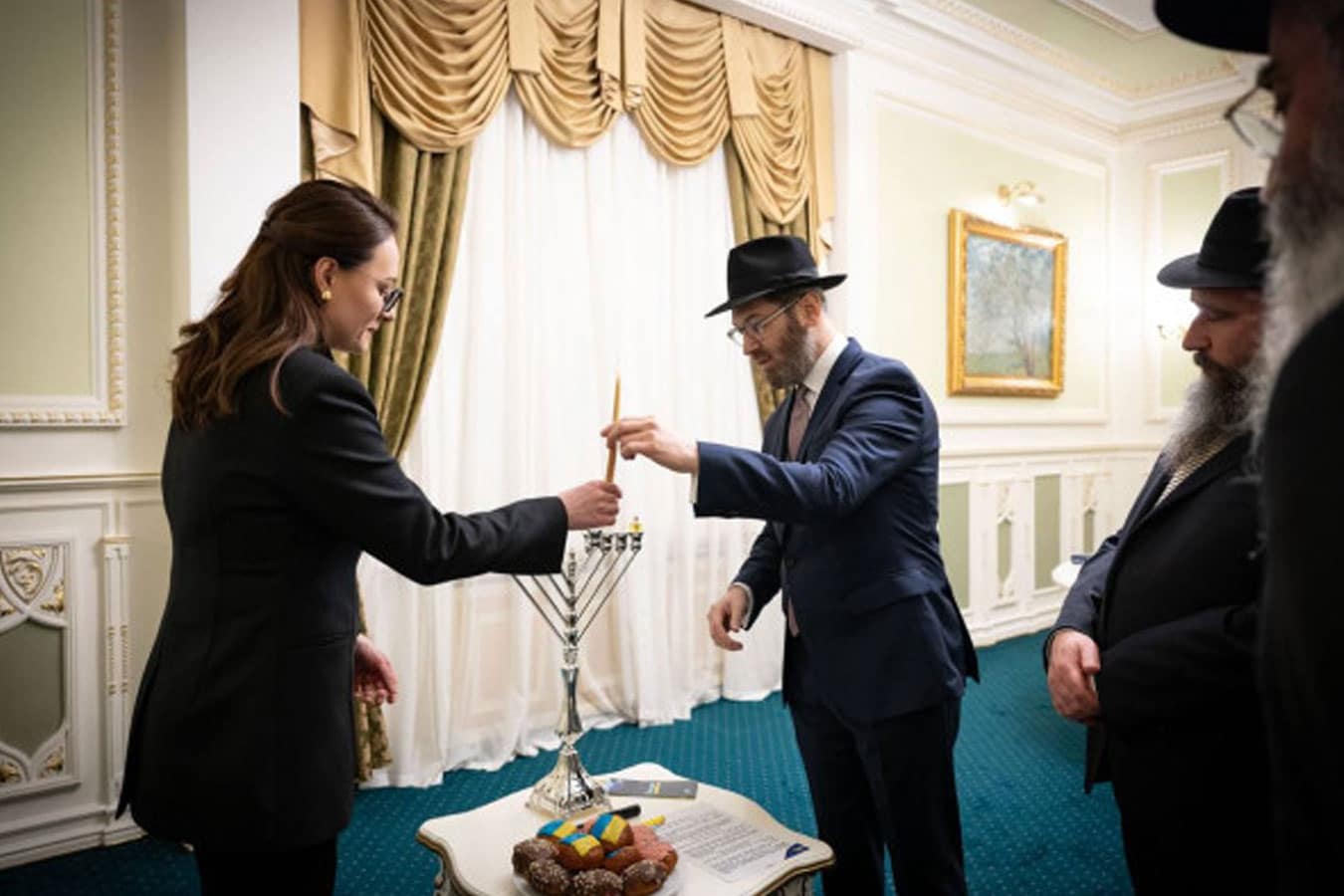 Ханука в Доме правительства Украины: премьер-министр Юлия Свириденко зажгла ханукию вместе с еврейской общиной